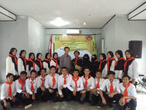 Foto bersama dengan peserta LKMO 
