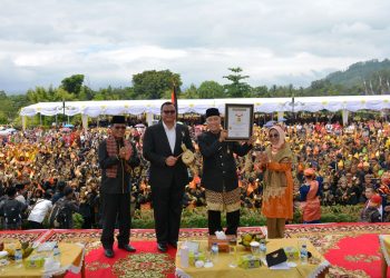 Pemain Talempong Pacik Terbanyak, Tanah Datar Kembali Pecahkan Rekor MURI
