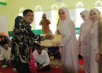 Jelang Hari Ibu, GOW Tanah Datar Santuni Panti Jompo Dan Panti Asuhan