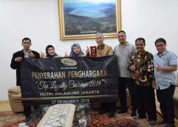 Kesetiaan Bupati Irdinansyah Tarmizi Dapat Penghargaan Top Loyalti Customer Dari Hotel Balairung Jakarta