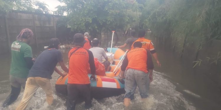 WMI Tembus Lokasi Banjir Belum Terjamah Bantuan di Tangerang
