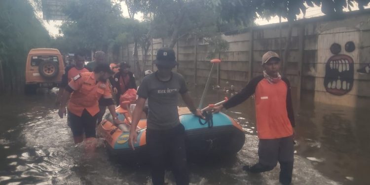 WMI Tembus Lokasi Banjir Belum Terjamah Bantuan di Tangerang