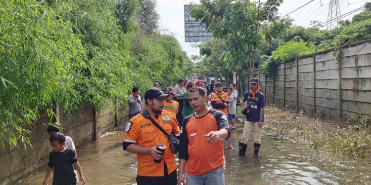 WMI Tembus Lokasi Banjir Belum Terjamah Bantuan di Tangerang