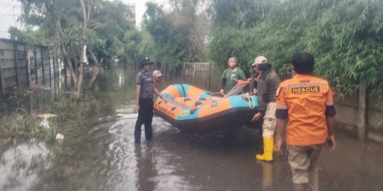 WMI Tembus Lokasi Banjir Belum Terjamah Bantuan di Tangerang