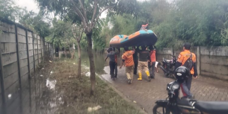 WMI Tembus Lokasi Banjir Belum Terjamah Bantuan di Tangerang
