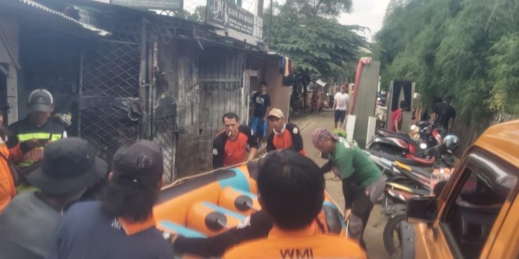 WMI Tembus Lokasi Banjir Belum Terjamah Bantuan di Tangerang