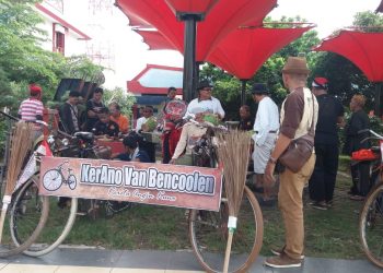 Komunitas Sepeda Klasik Kerano Van Bencoolen Lakukan Bersih-Bersih SmarCity