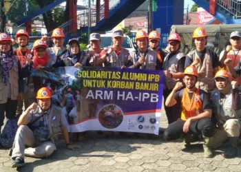 Alumni IPB Berikan Bantuan untuk Korban Banjir Bogor