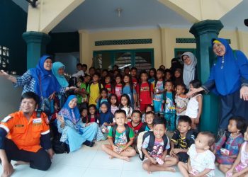 MT Al-Islah dan WMI Tebar School Kit Bagi Pelajar Terdampak Banjir