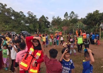 Hilangkan Trauma Pada Anak, WMI Gelar Trauma Healing di Desa Cilleuksa – Bogor