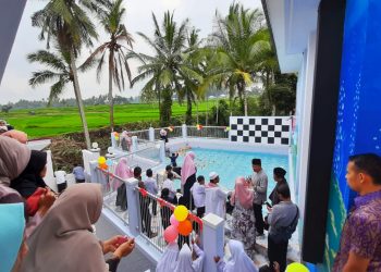 Masjid Alfaizin Pincuran Tujuh Miliki Kolam Renang, Wabup Zuldafri Darma Grand Opening   