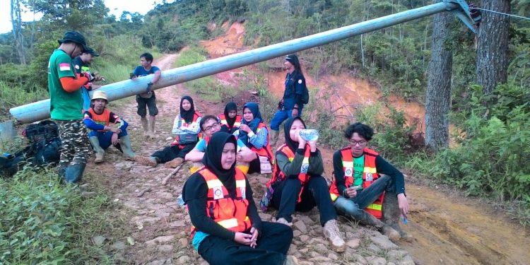 50 Hari Warga Cileuksa-Bogor Masih Krisis Listrik