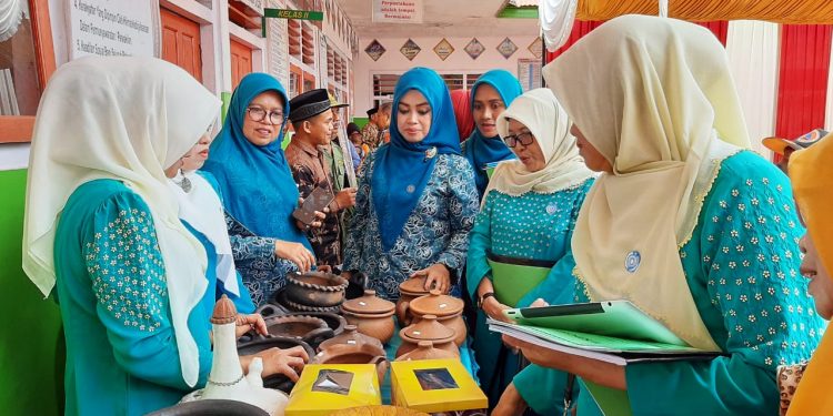 Gerabah Karya UP2K PKK Nagari Tigo Koto Rambatan Dinilai Provinsi
