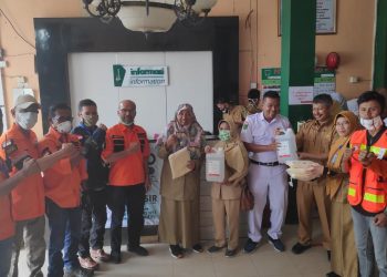 WMI Solok Raya Serahkan Bantuan APD Untuk Tim Medis