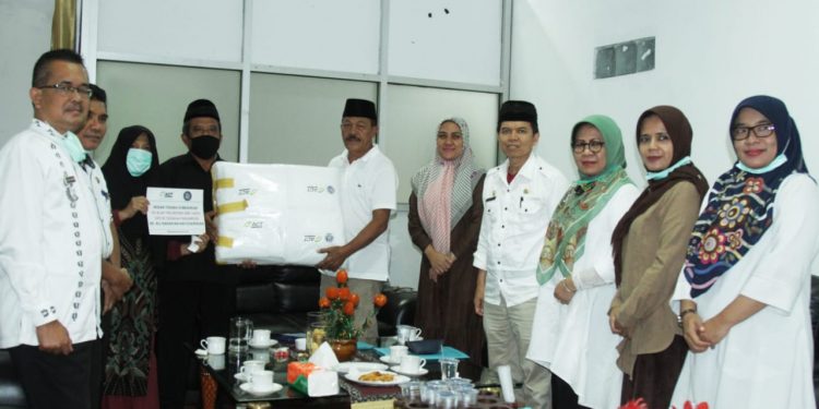 Komunitas SBJB Bantu APD Tenaga Medis RSUD M. Ali Hanafiah Batusangkar