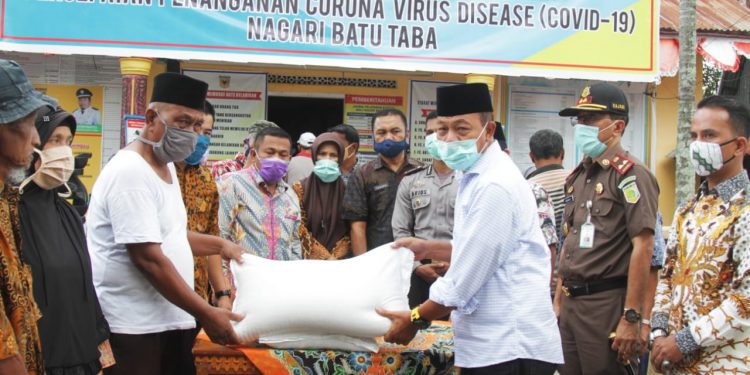 Pandemi Covid-19, Pemkab Tanah Datar Distribusikan Bantuan