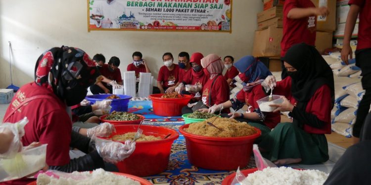 IDC Siapkan Seribu Paket Makanan Siap Saji Hingga Akhir Ramadhan