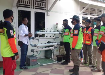 WMI Himbau Relawan dan Warga Menanam Tanaman Produktif di Pekarangan Rumah