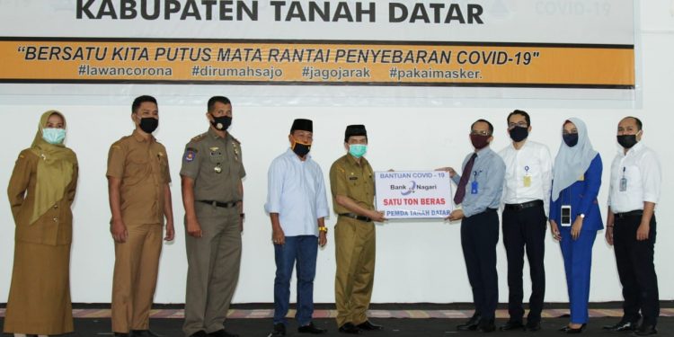 Peduli Dampak Ekonomi Covid-19, Bank Nagari Cabang Batusangkar Bantu 1 Ton Beras