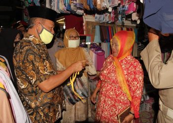 Tatanan Normal Baru Produktif Aman Covid, Wabup H. Zuldafri Darma, SH Tinjau Pasar Batusangkar