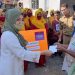 Usai Bersilaturrahmi Dengan Jamaah Surau, Ketua TPPKK Tanah Datar Dan Rombongan Sambangi Korban Kebakaran