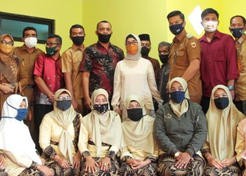 Pasca Terbakar, Owner Emersia Hotel Batusangkar Bangun Kembali Mushalla SDN 06 Tanjung Baru