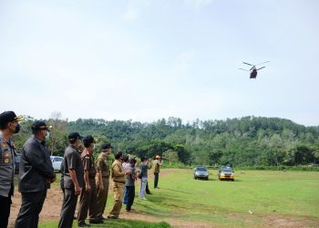 Helikopter BNPB Mendarat, Ribuan APD Bantuan Dari Pemprov Sumbar Tiba di Batusangkar