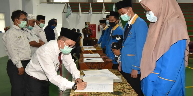 Lantik UKM Dan UKK, Warek IAIN Batusangkar Ajak Setiap Lembaga Aktif Manfaatkan Medsos