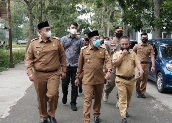 Hari Pertama Masuk Kantor, Bupati Eka Putra dan Wabup Richi Aprian Sambangi OPD