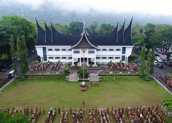 Bupati Eka Putra Dan Wakil Bupati Richi Aprian, Apel Perdana Dihari Pertama Masuk Kantor