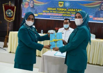 Sertijab Ketua TPPKK Tanah Datar : Ny. Lise Eka Putra Siap Lanjutkan