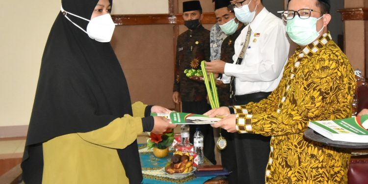 Berkolaborasi, IAIN Batusangkar Lantik 20 Guru Tahfizh Profesional