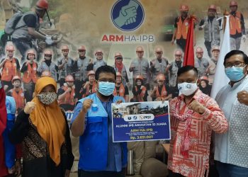 Alumni Angkatan 32 Salurkan Donasi NTT via ARM HA-IPB