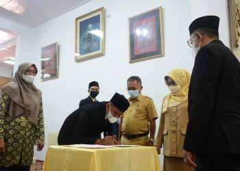 Lantik Pejabat Administrator dan Pengawas Disdukcapil, Bupati Minta Layanan Masyarakat Jangan Dipersulit