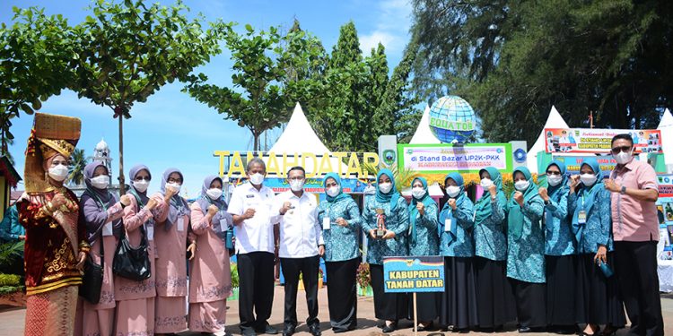 Sekretariat Dan Pokja II TPPKK Nagari Gurun, Terbaik III Sumbar