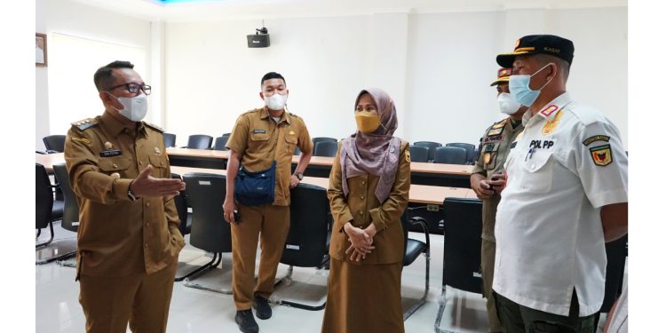 Bupati Eka Putra Ingatkan Masyarakat Yang Berurusan Harus Sudah Divaksin