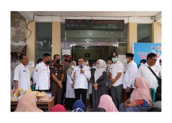 Tanah Datar Gebyar Vaksin, Bupati Eka Putra Vaksin Hak Rakyat