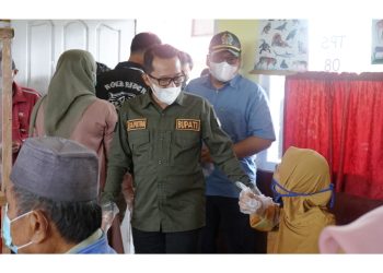 Tanah Datar Pilwana Serentak, Bupati Eka Putra Tinjau Beberapa Titik TPS