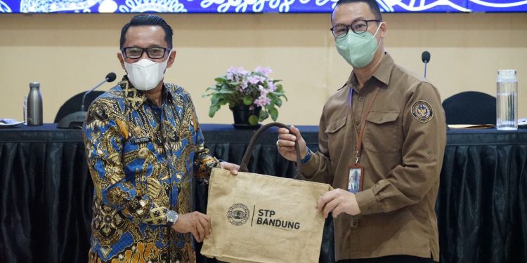 Majukan Wisata Daerah, Pemkab Tanah Datar Jalin Kerjasama dengan STP Bandung