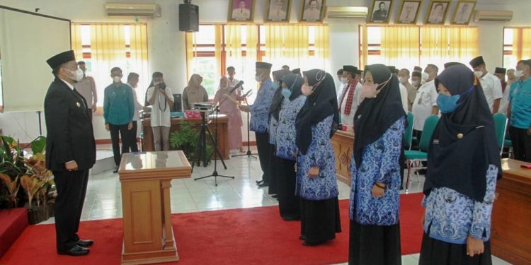 Rotasi Pejabat ASN, Wabup Richi Aprian Lantik Enam Pejabat Administrator