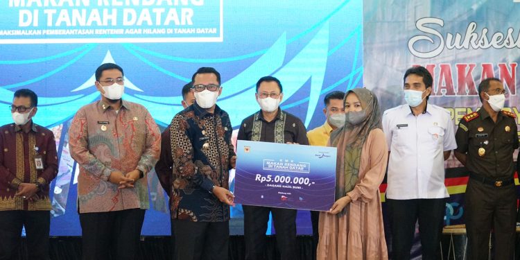 Di Tanah Datar MAKAN RENDANG, Bisa Basmi Rentenir