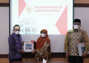 Sudah Yang Ke 10 Kali Bertutut-Turut Dan Tercepat Di Sumbar, Bupati Eka Putra Kembali Terima LHP LKPD Dengan Opini  WTP