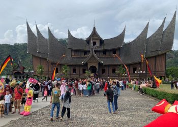 Hari Ketiga Libur Lebaran, Istano Basa Pagaruyung Terus Diserbu Pengunjung