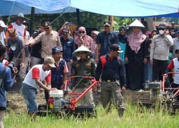 Bupati Eka Putra Kembali Launching Bajak Gratis, Kali Ini Di Kecamatan Batipuh Selatan