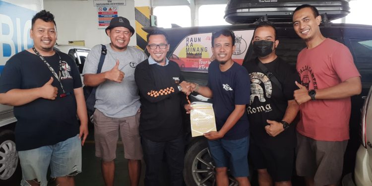 Bertemu Di Kapal Ferry, Bupati Eka Putra Promosikan Wisata Tanah Datar Kerombong Wisata Kota Malang
