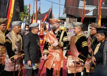 Nagari Tuo Pariangan Beri Gelar Kehormatan Kepada Kapolda Sumbar Irjen Pol Teddy Minahasa Putra