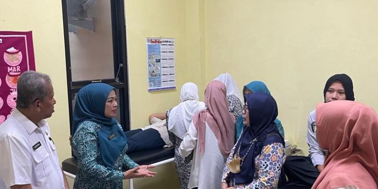 Ketua TPPKK Ny. Lise Eka Putra Tinjau Pelayan KB Serentak Sejuta Akseptor