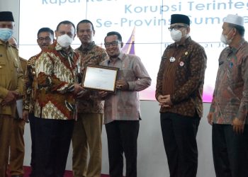 Skor MCP Tanah Datar Naik, Bupati Eka Putra Terima Penghargaan Dari Ketua KPK RI