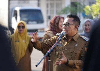 Lepas Kontingen Jambore PKK Tingkat Sumbar, Bupati Eka Putra Beri Motivasi