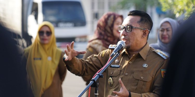 Lepas Kontingen Jambore PKK Tingkat Sumbar, Bupati Eka Putra Beri Motivasi